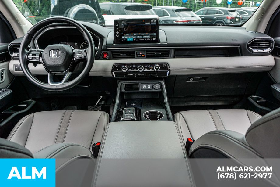 Used 2025 Silver Honda EX-L image 27