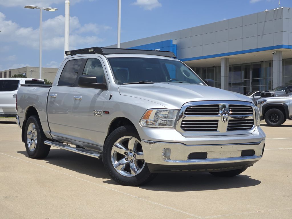 2015 RAM 1500 Plata (Bright Silver Metallic Clearcoat) Camioneta Todo terreno 8 velocidades Automática