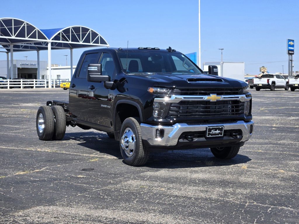 2025 Chevrolet Silverado 3500HD LT 2