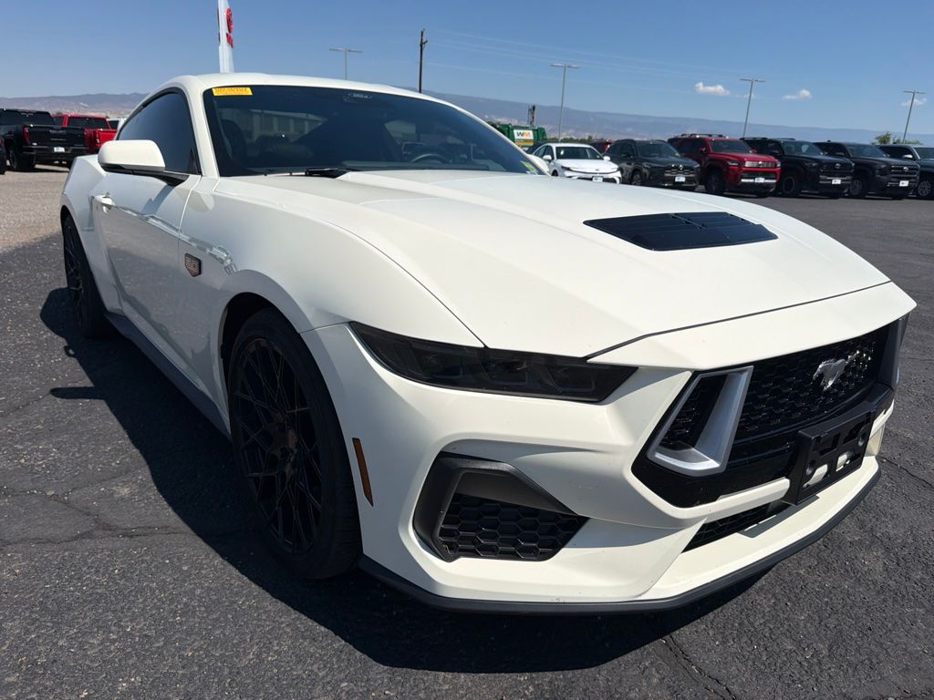 Wimbledon White 2025 Ford Mustang Coupe Rear-Wheel Drive Automatic