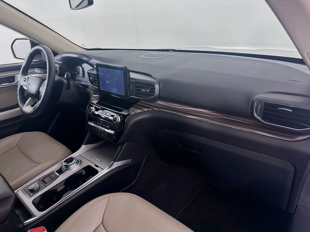 2023 Ford Explorer Limited 28