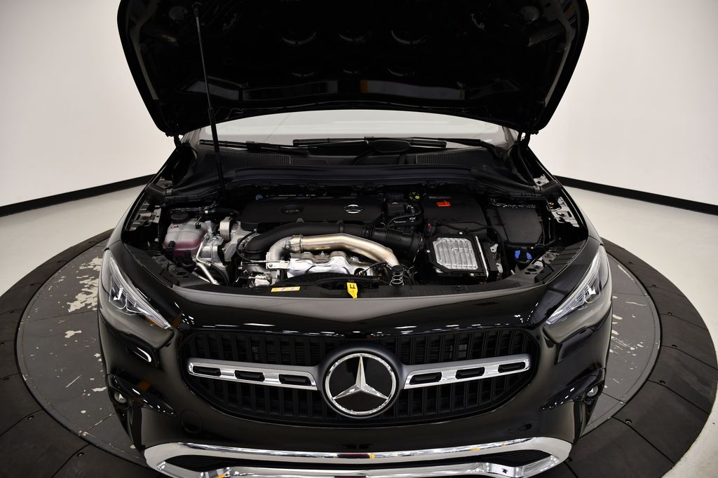 2025 Mercedes-Benz GLA 250 4MATIC 12