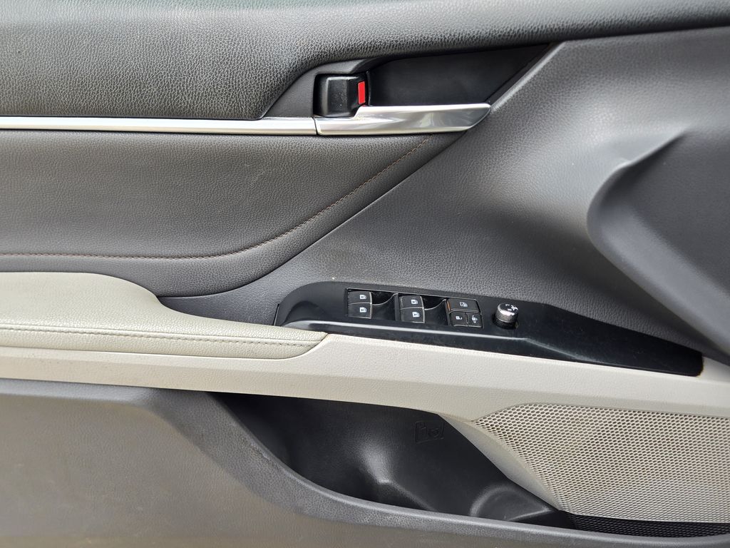 2018 Toyota Camry XLE Gray at Community Kia