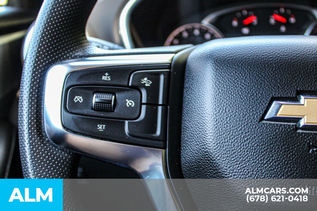 Used 2025 White Chevrolet LT image 27