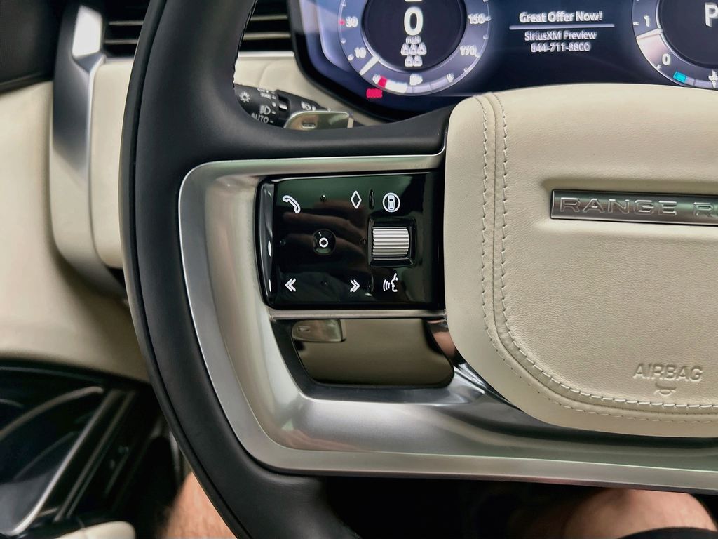 Used 2025  Land Rover SE image 11