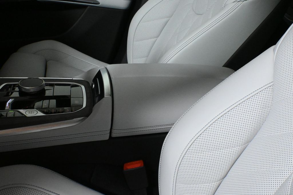 Thumbnail: 2026 BMW X5 - 25