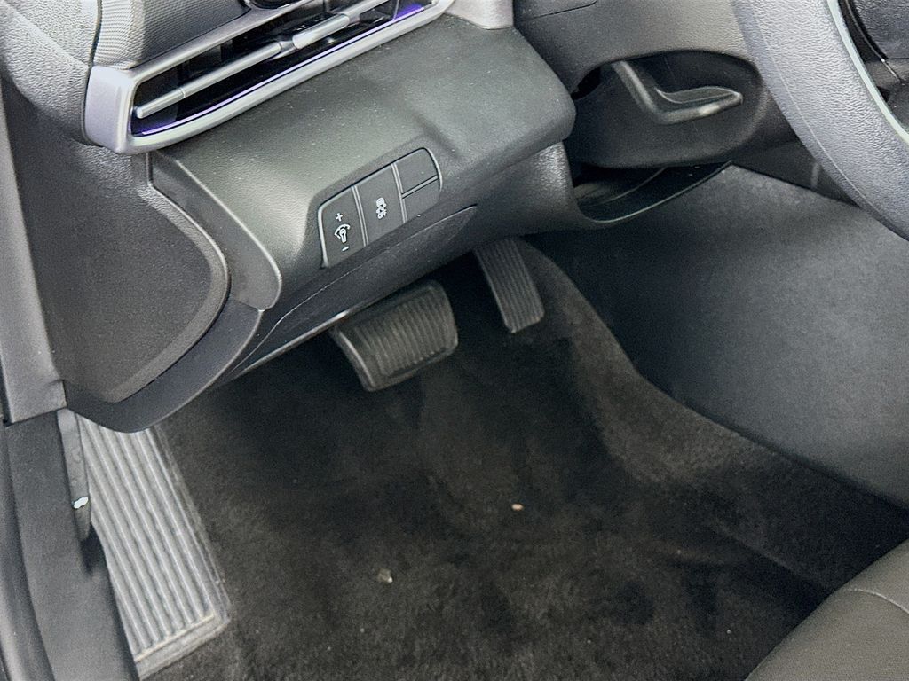 Thumbnail: 2024 Hyundai Elantra - 10