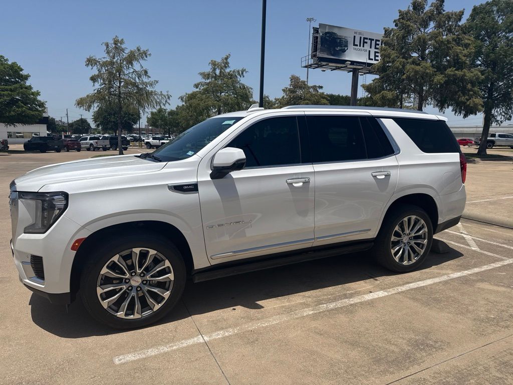 White Frost Tricoat 2023 GMC Yukon SUV / Crossover Four-Wheel Drive 