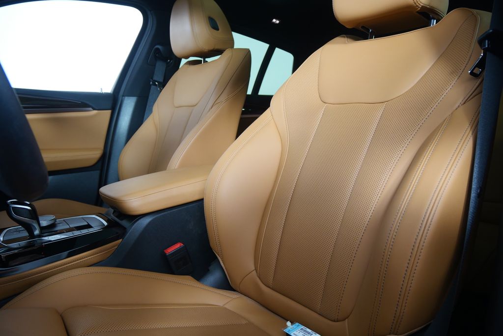 Thumbnail: 2025 BMW X4 - 10