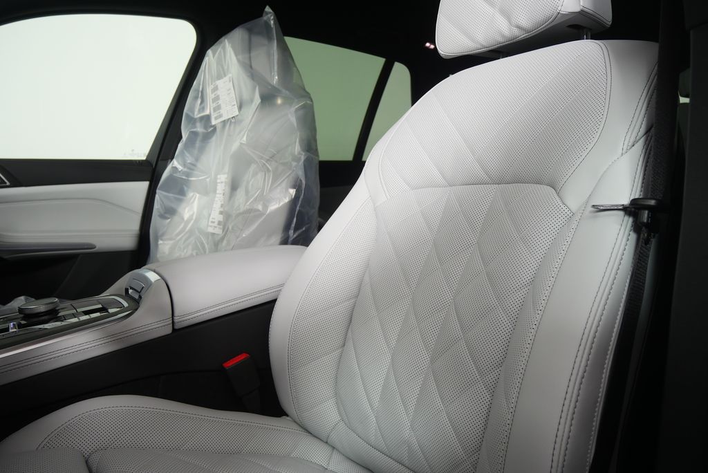 Thumbnail: 2026 BMW X5 - 11