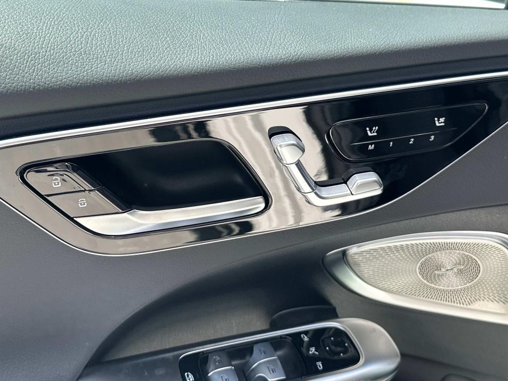 Thumbnail: 2025 Mercedes-Benz C-Class - 18