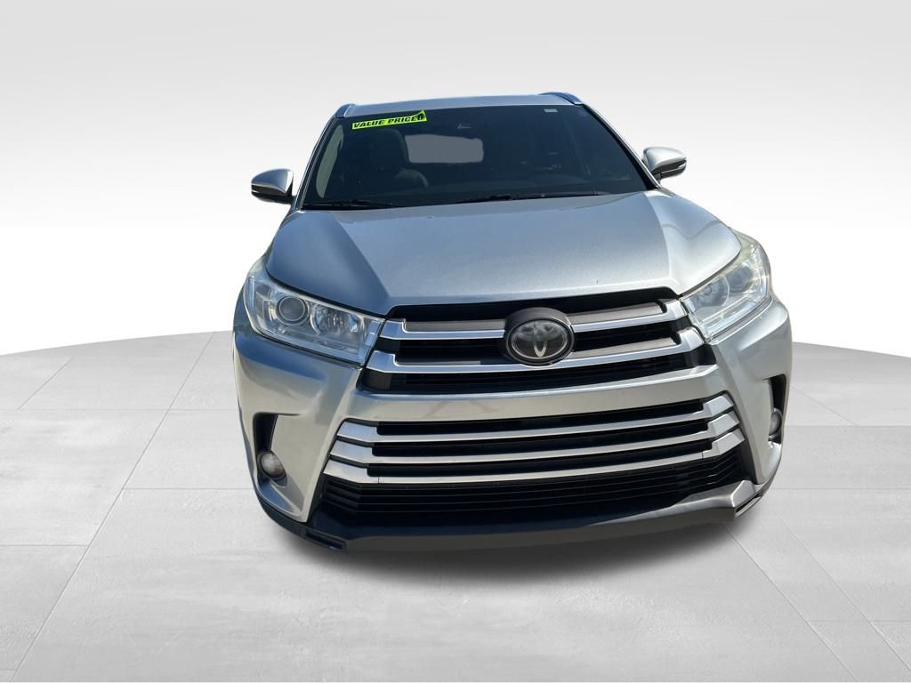 2019 Celestial Silver Metallic Toyota Highlander XLE FWD SUV