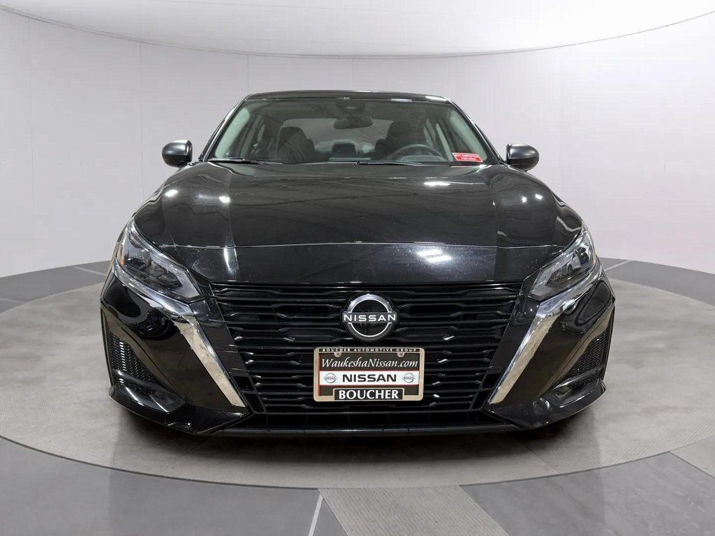 Certified Used 2025 Super Black Nissan 2.5 SV image 8