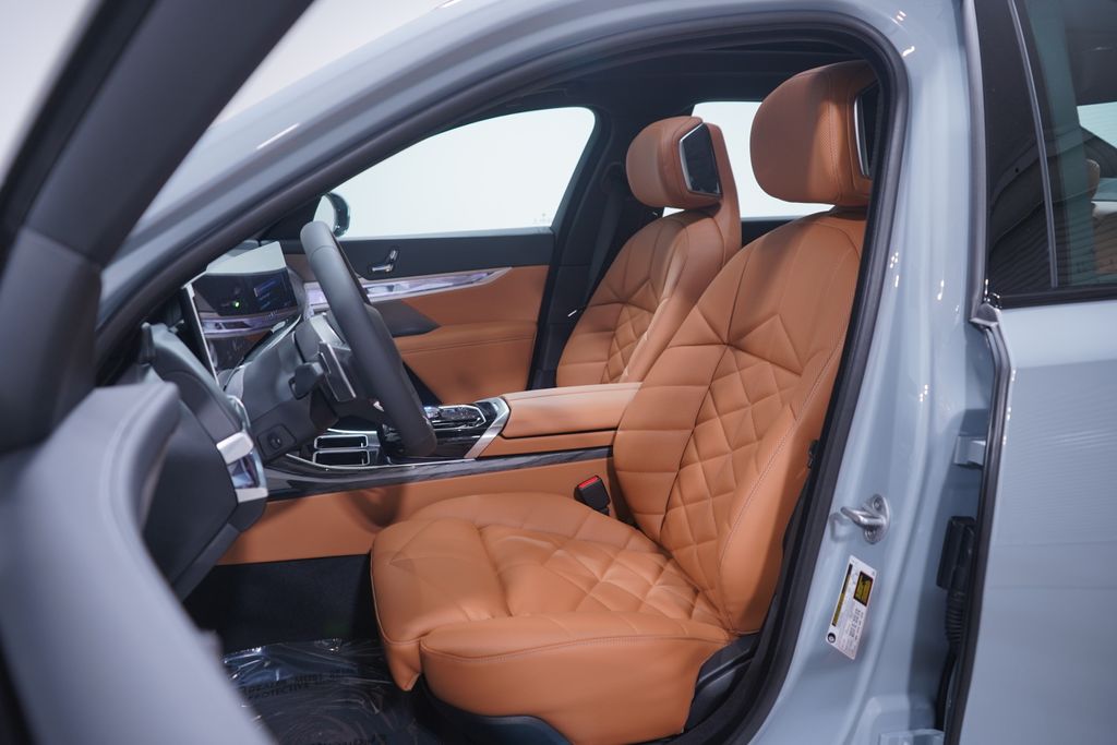 2025 BMW 7 Series 740i 7