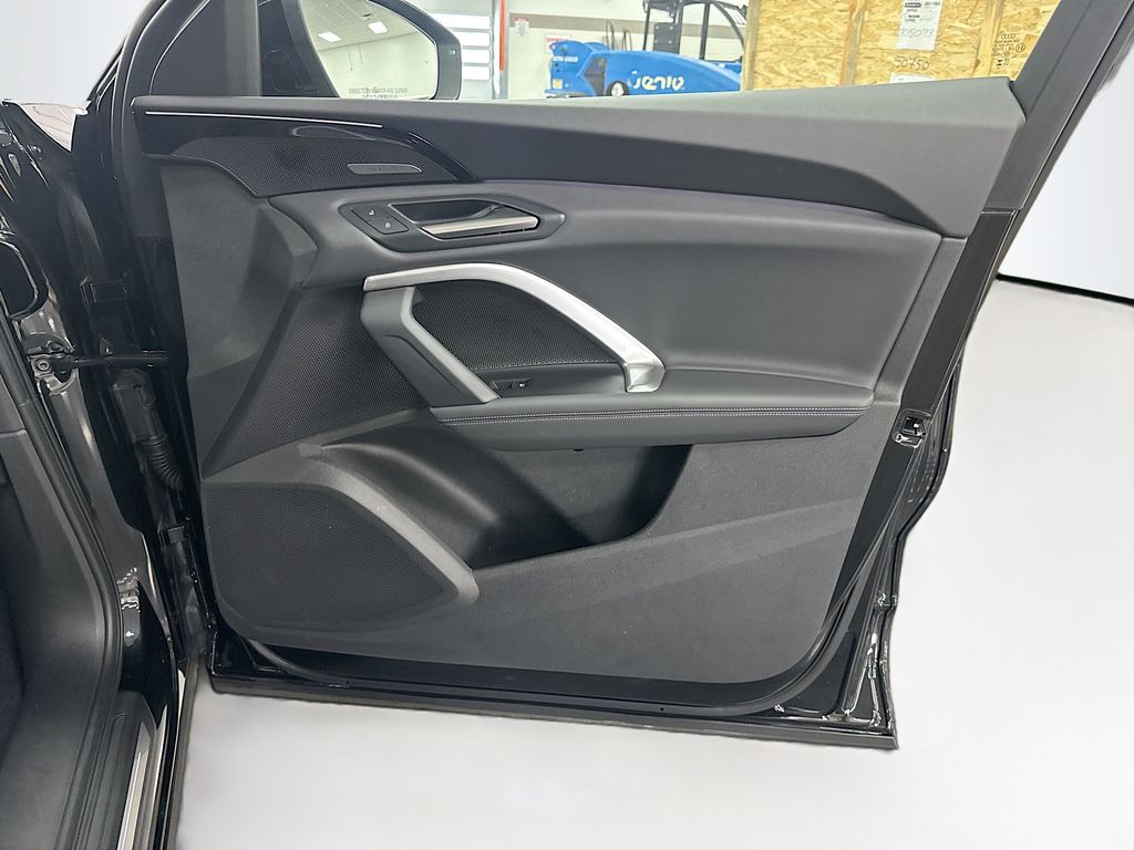 Thumbnail: 2025 Audi Q5 - 24