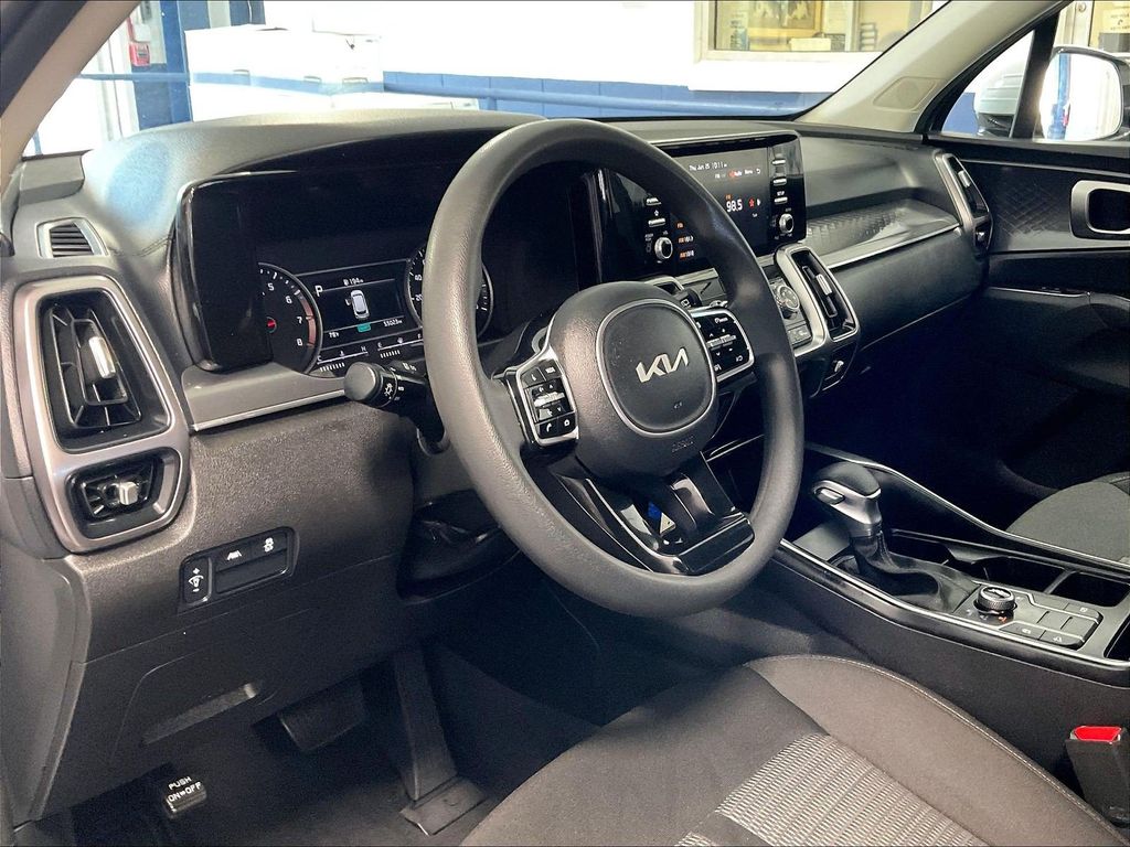 2023 Kia Sorento — photo 8