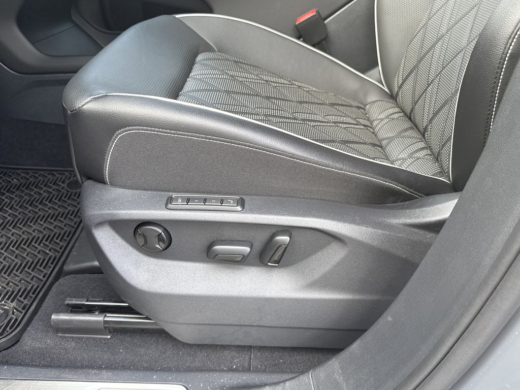2025 Volkswagen Atlas 2.0T SEL Premium R-Line - 11