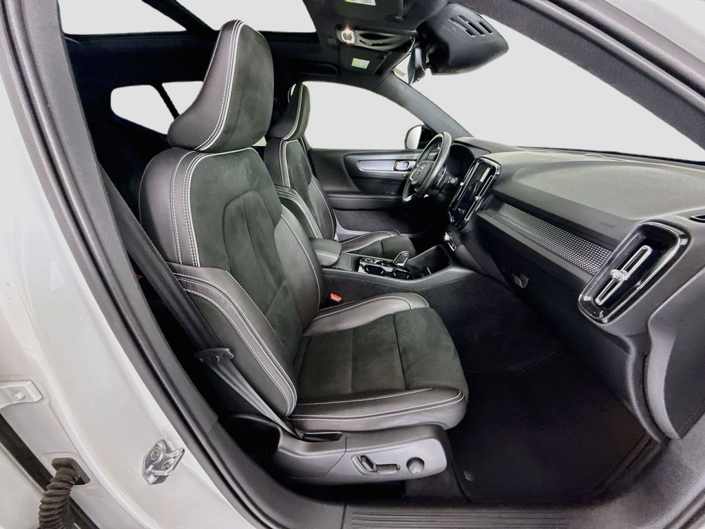 Thumbnail: 2019 Volvo XC40 - 20