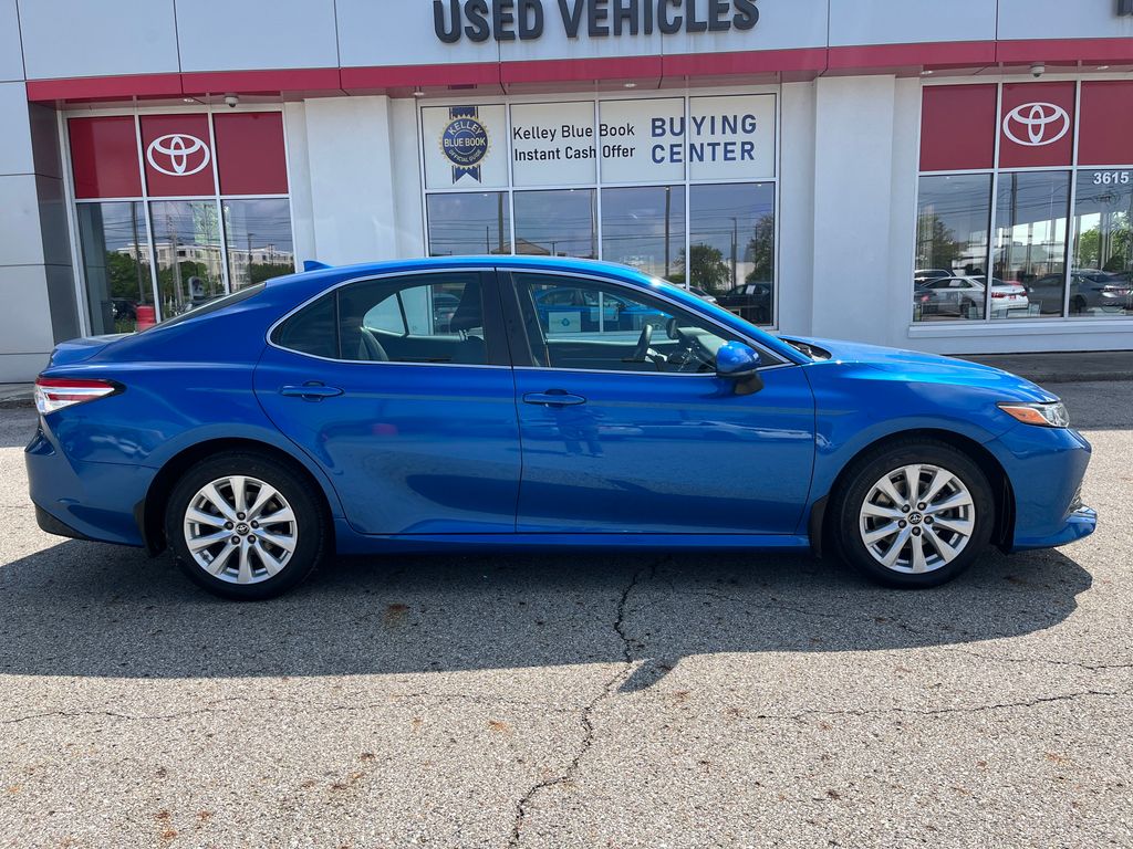 2019 Toyota Camry LE photo
