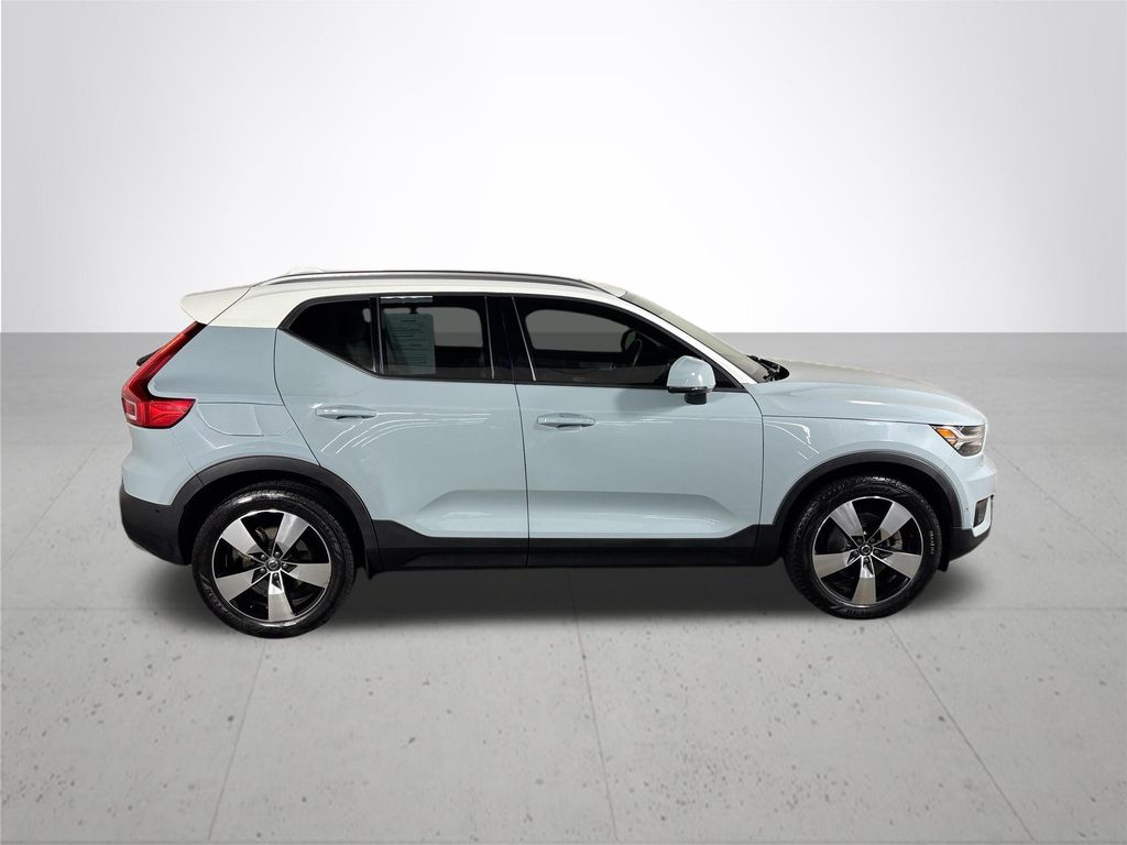 2019 Volvo XC40 Momentum