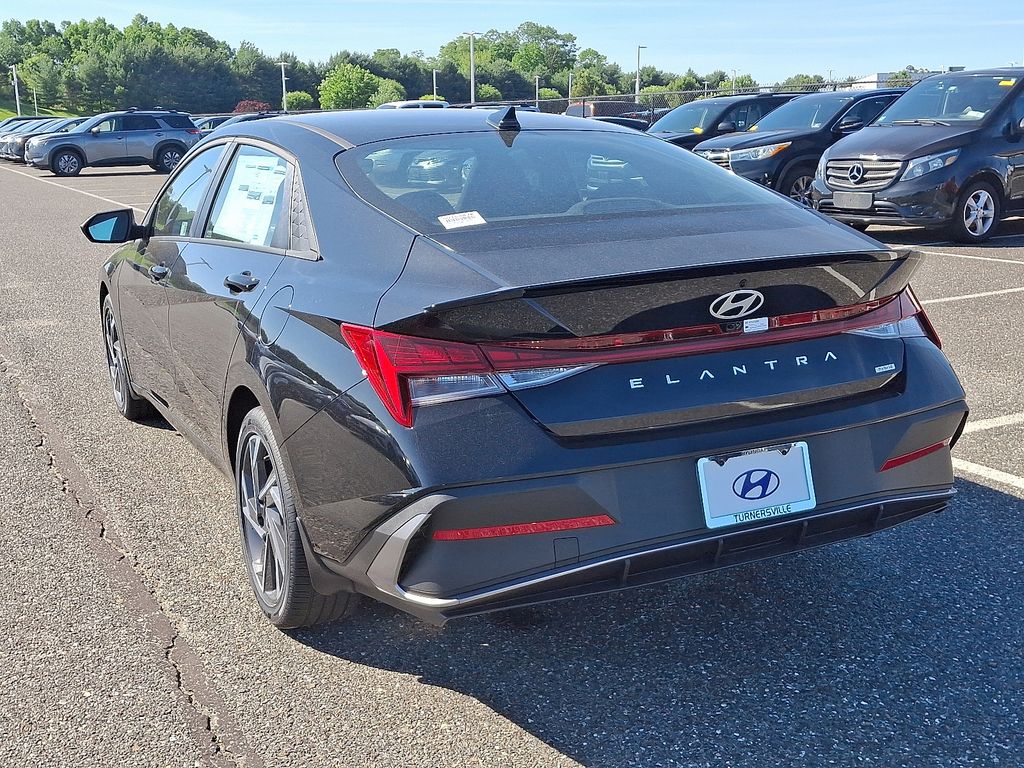 Thumbnail: 2025 Hyundai Elantra - 3