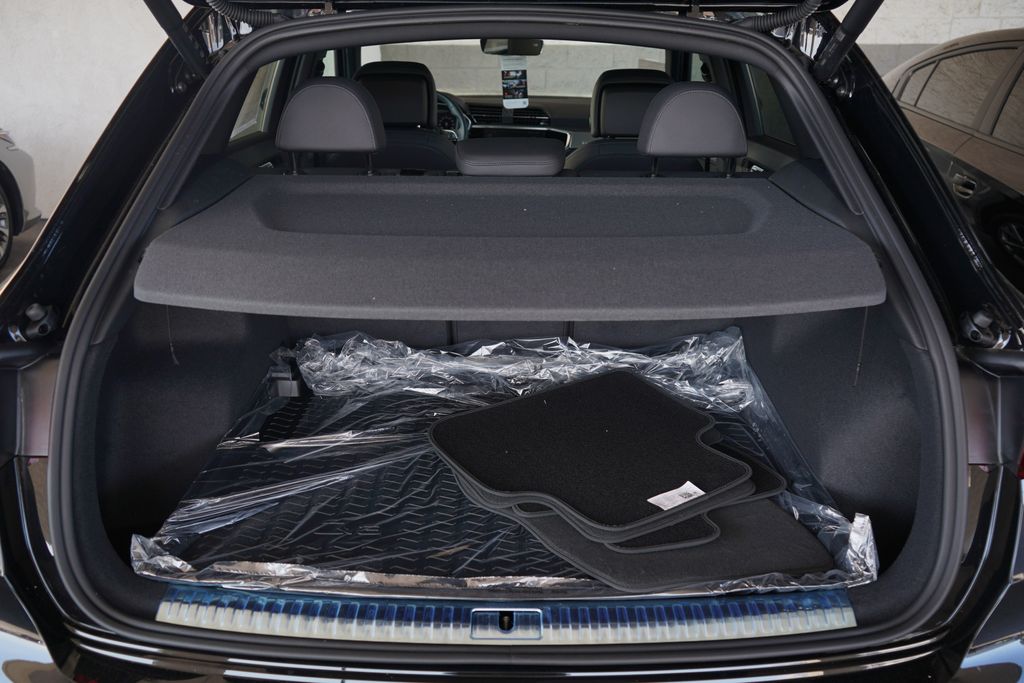 Thumbnail: 2025 Audi Q3 - 11