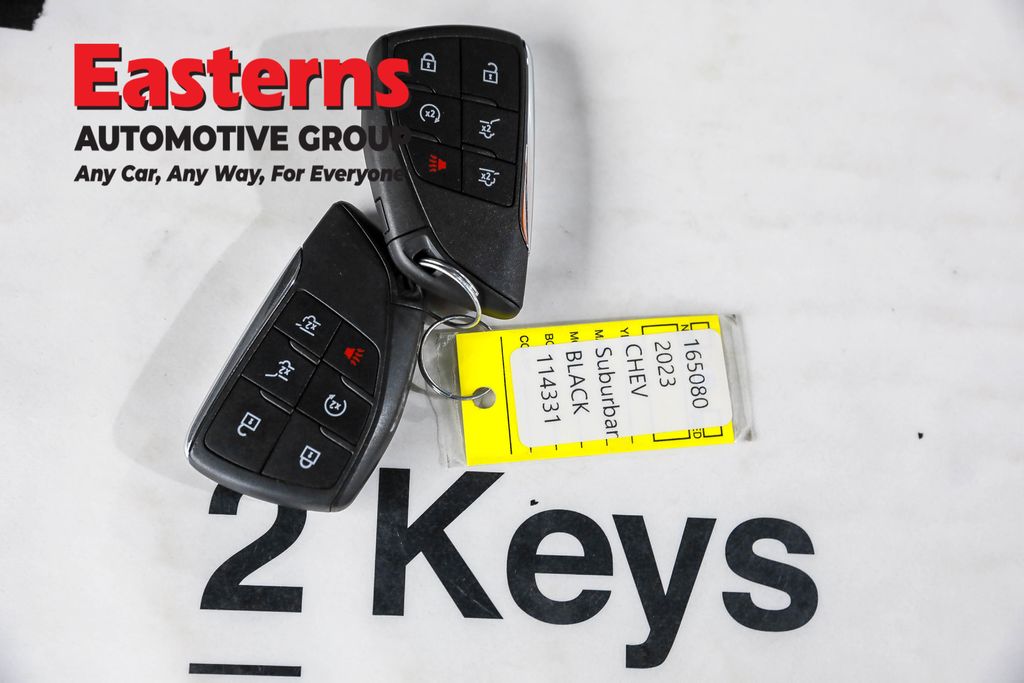 Used 2023 Black Chevrolet Z71 image 27