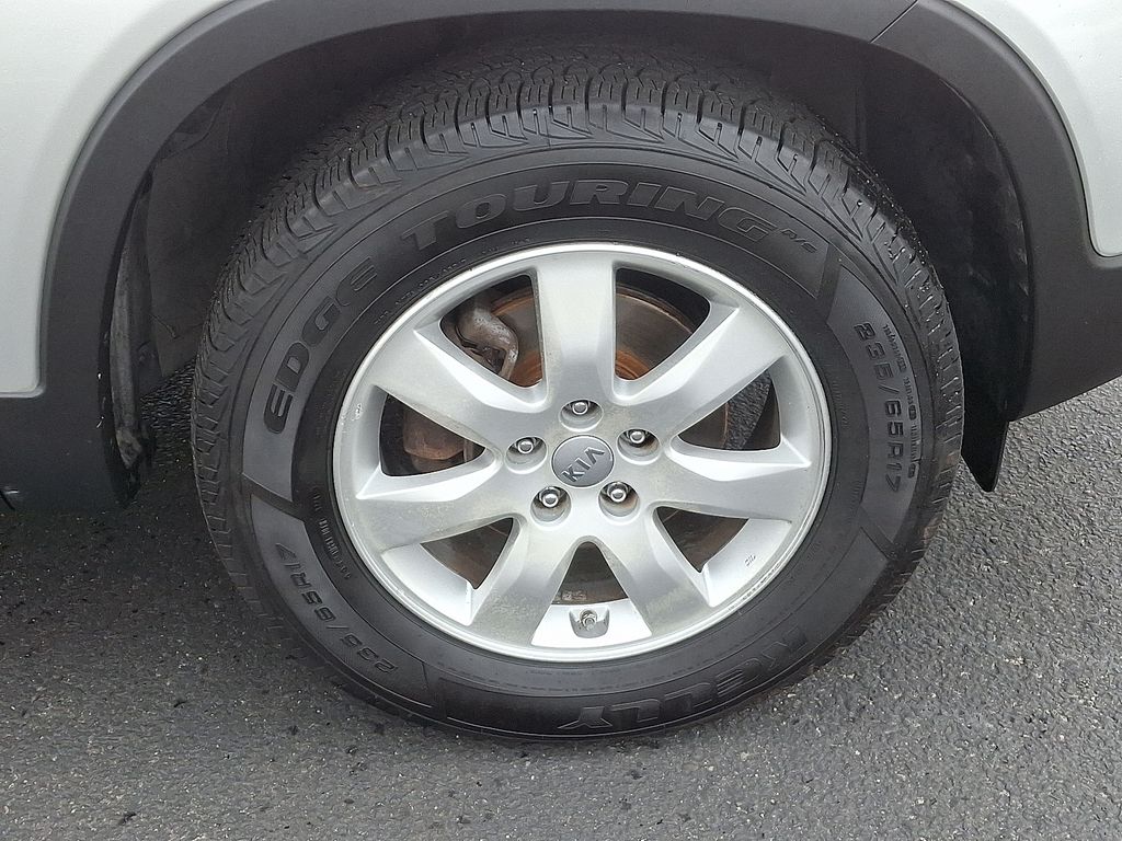 Thumbnail: 2013 Kia Sorento - 8
