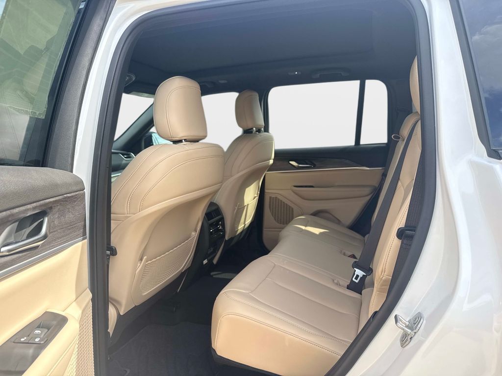 Used 2025 Jeep Grand Cherokee SUV