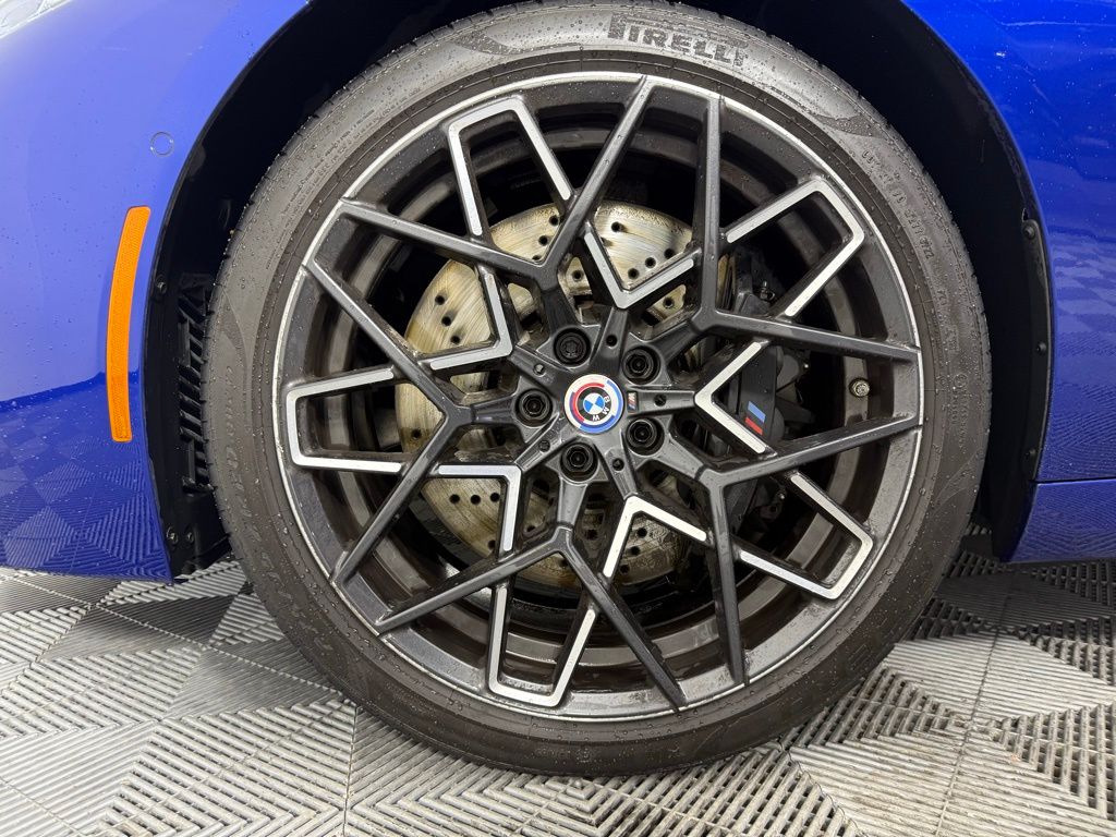 Thumbnail: 2023 BMW M8 - 8