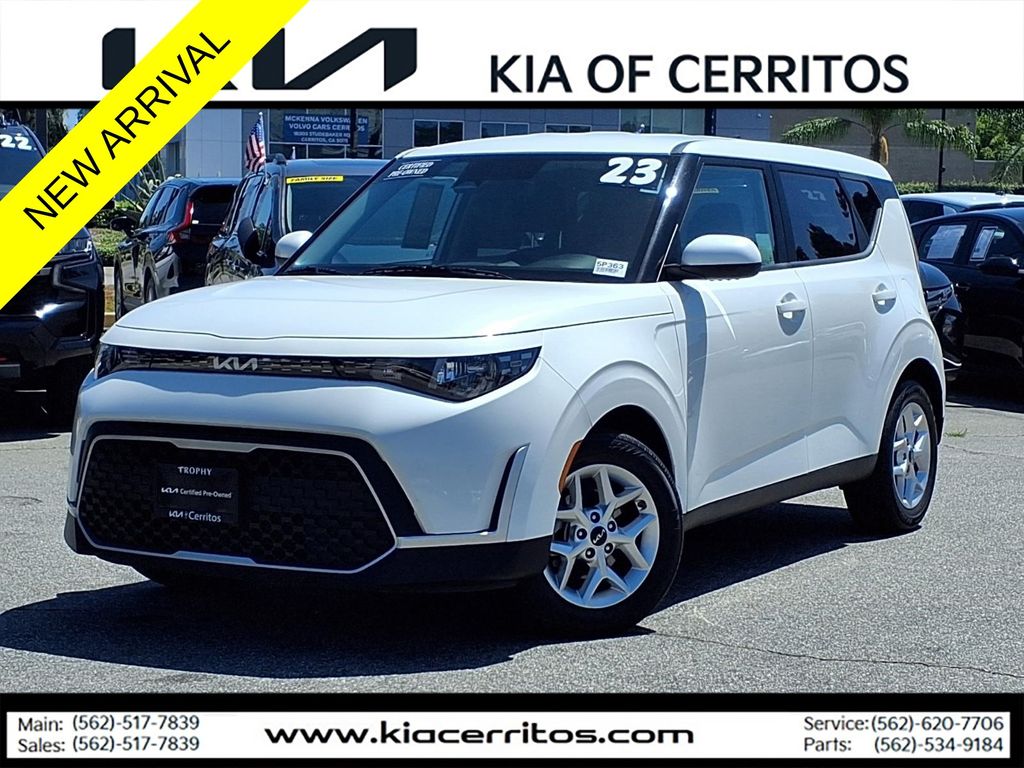 Snow White Pearl 2024 Kia Soul LX FWD SUV / Crossover Front-Wheel Drive Continuously Variable Transmission