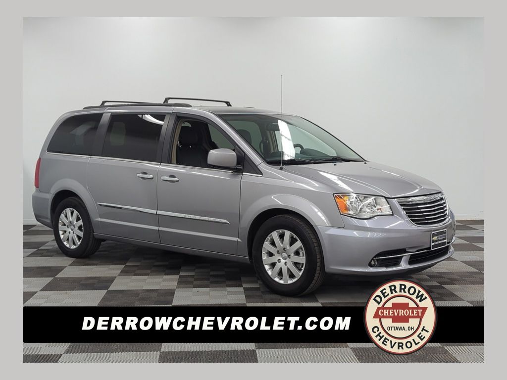 2016 Chrysler Town & Country Touring FWD
