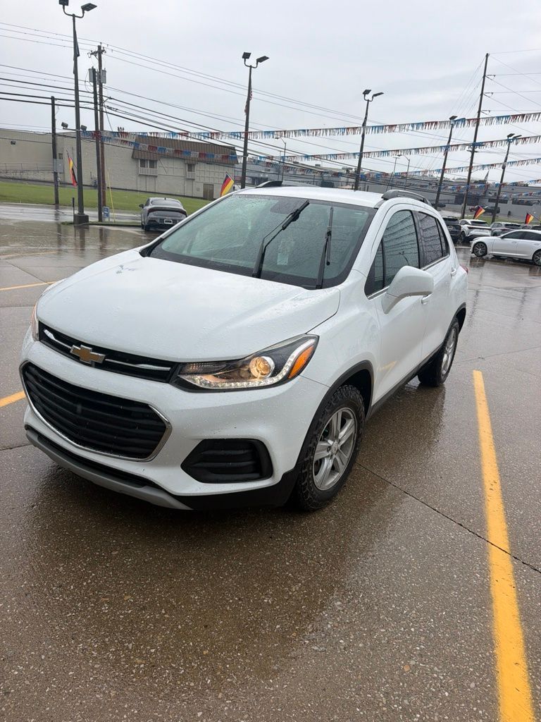 Summit White 2020 Chevrolet Trax SUV / Crossover Front-Wheel Drive 6-Speed Automatic