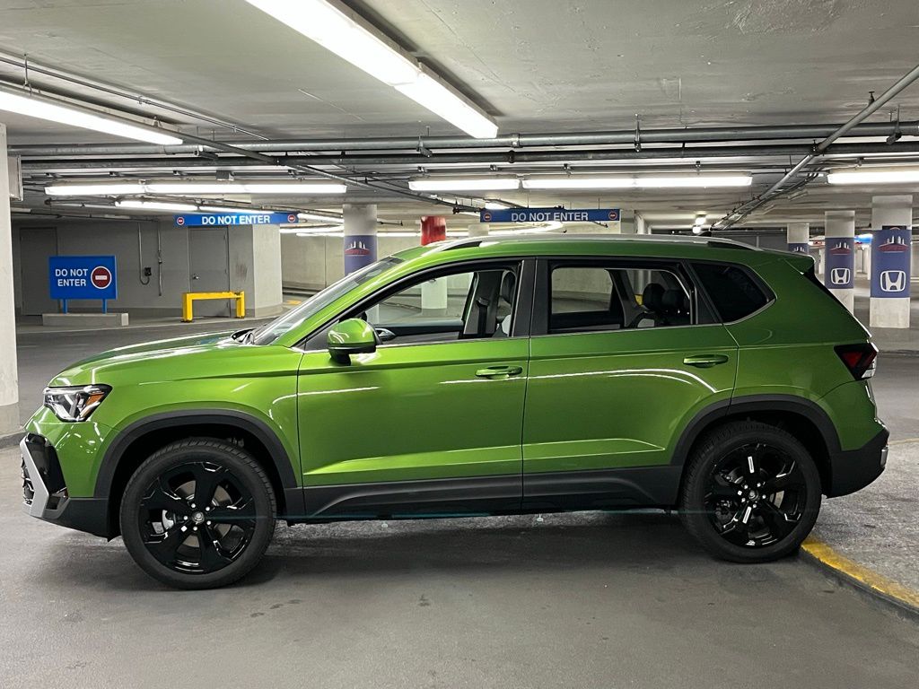 2025 Volkswagen Taos SEL - Photo 32
