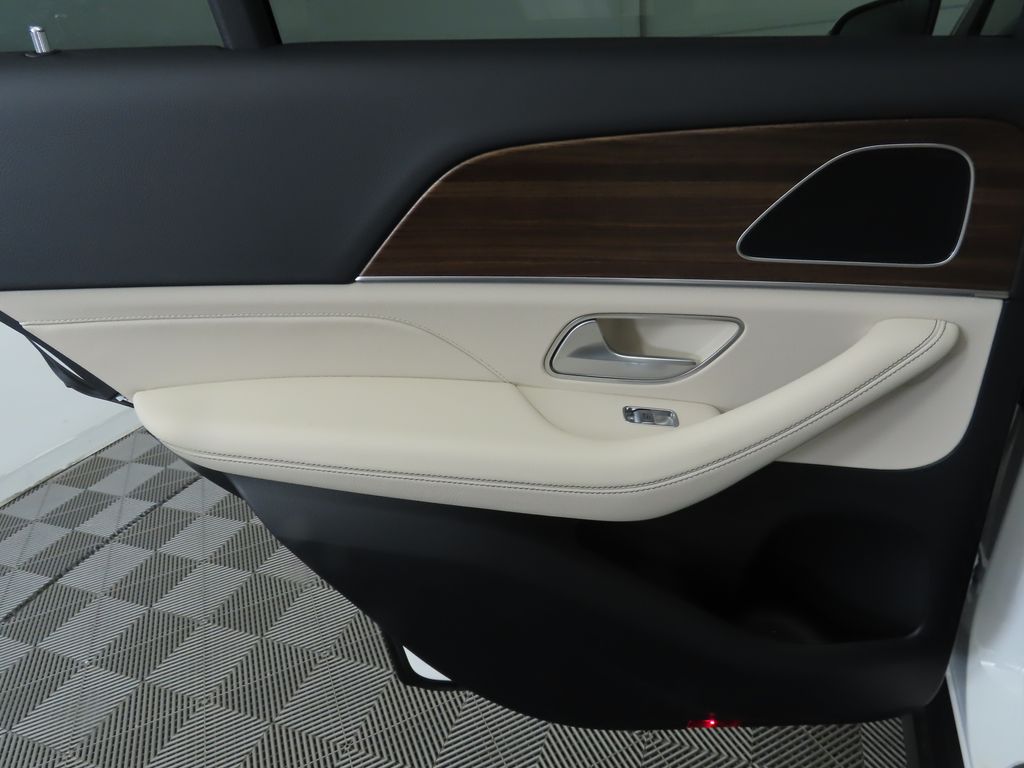 Thumbnail: 2026 Mercedes-Benz GLE - 27