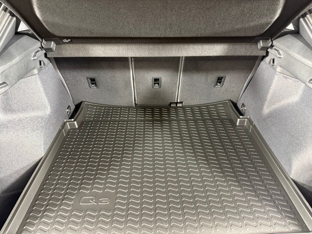 Thumbnail: 2025 Audi Q3 - 31