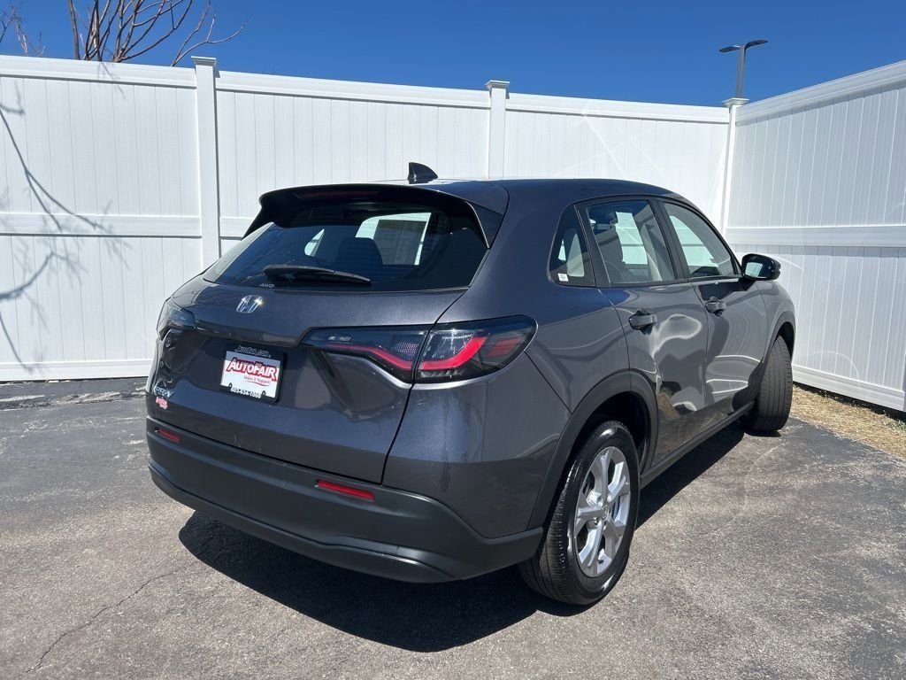 View vehicle photo 5