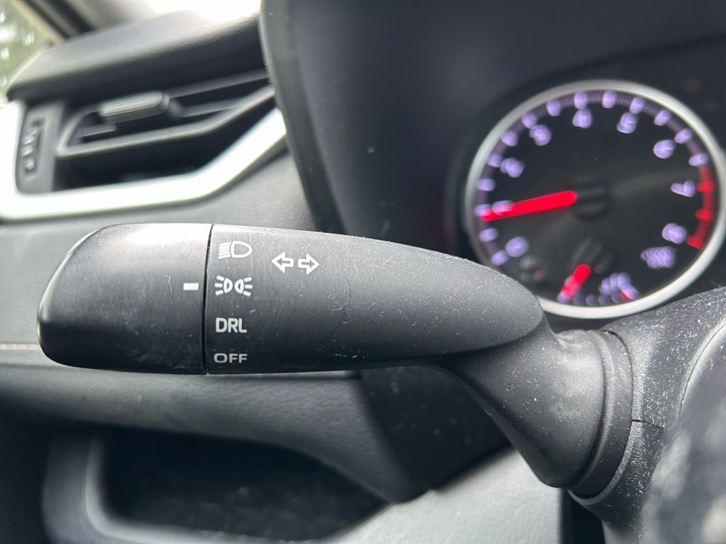 Thumbnail: 2020 Toyota RAV4 - 19