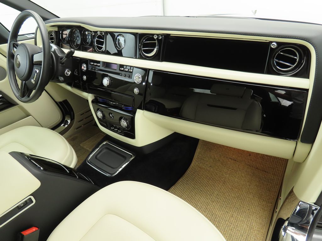 Thumbnail: 2012 Rolls-Royce Phantom - 25