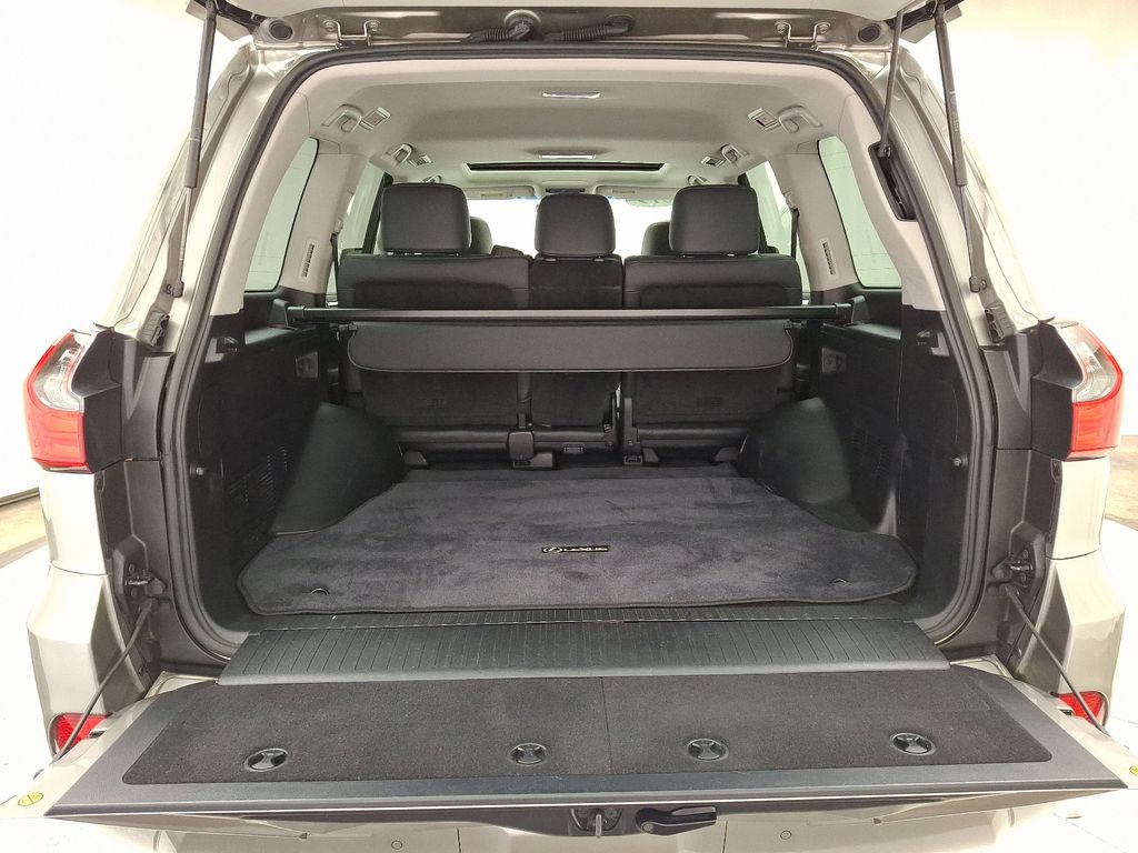 2019 Lexus LX 570 31