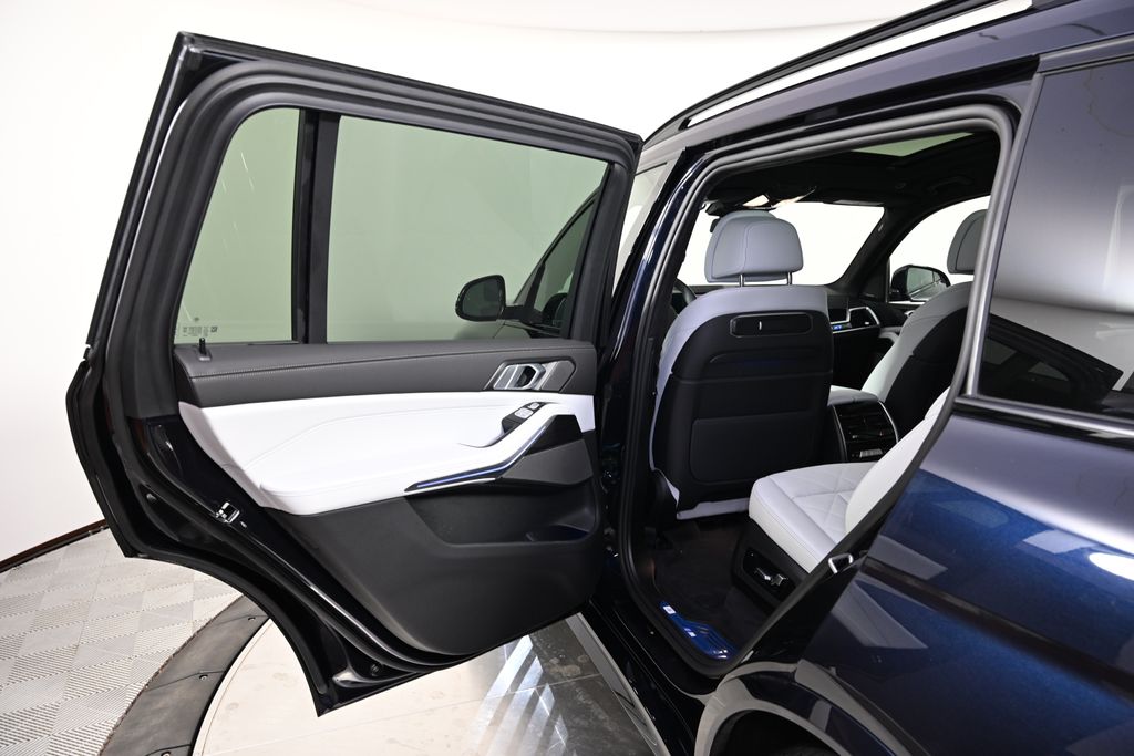 Thumbnail: 2025 BMW X7 - 22