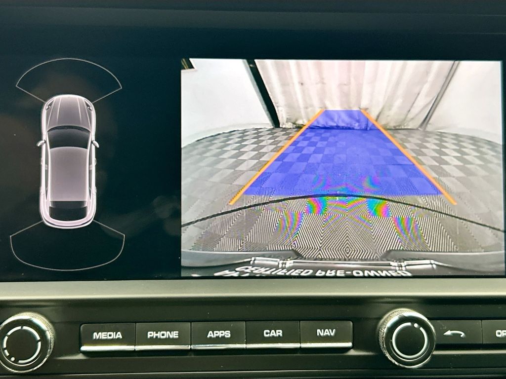 Thumbnail: 2020 Porsche Macan - 18