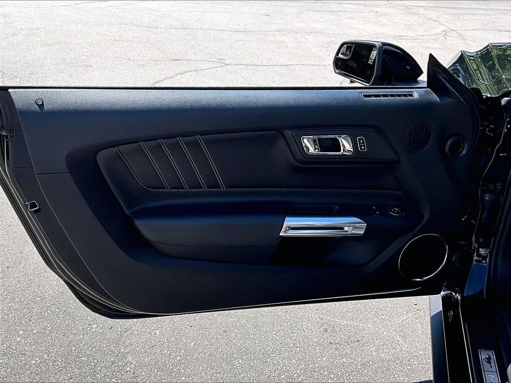 2015 Ford Mustang — photo 9