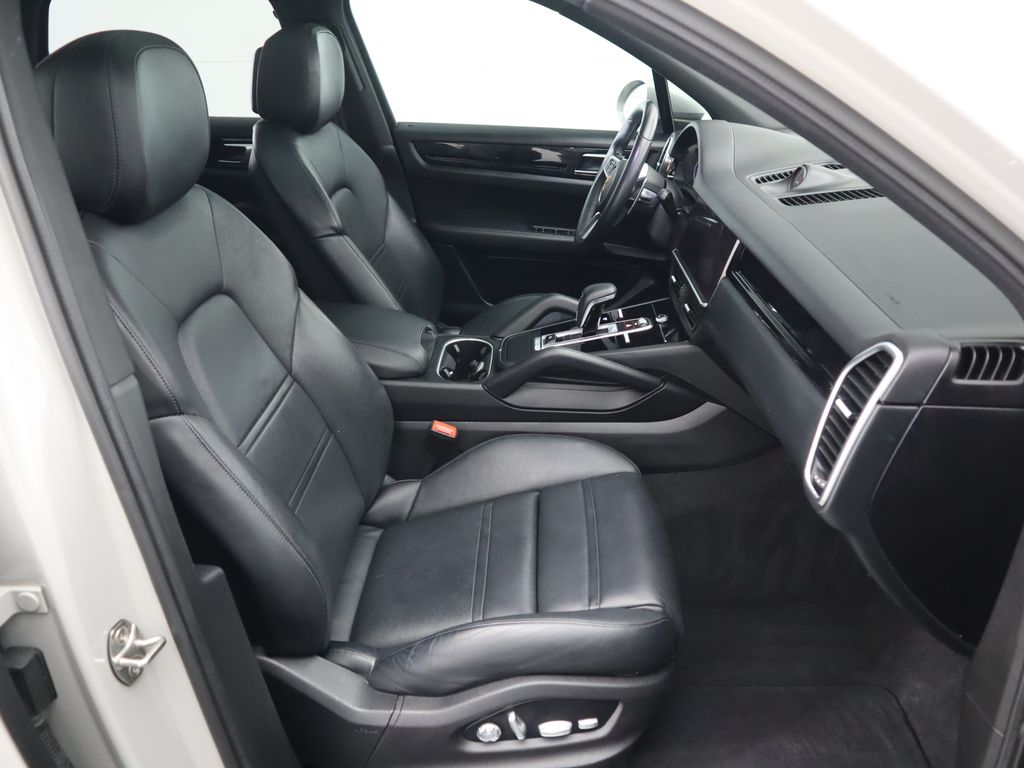 Thumbnail: 2021 Porsche Cayenne - 21