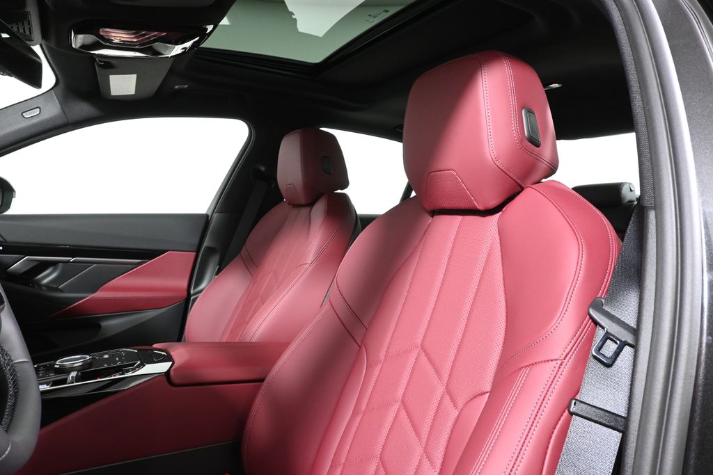 Thumbnail: 2026 BMW 5 Series - 16