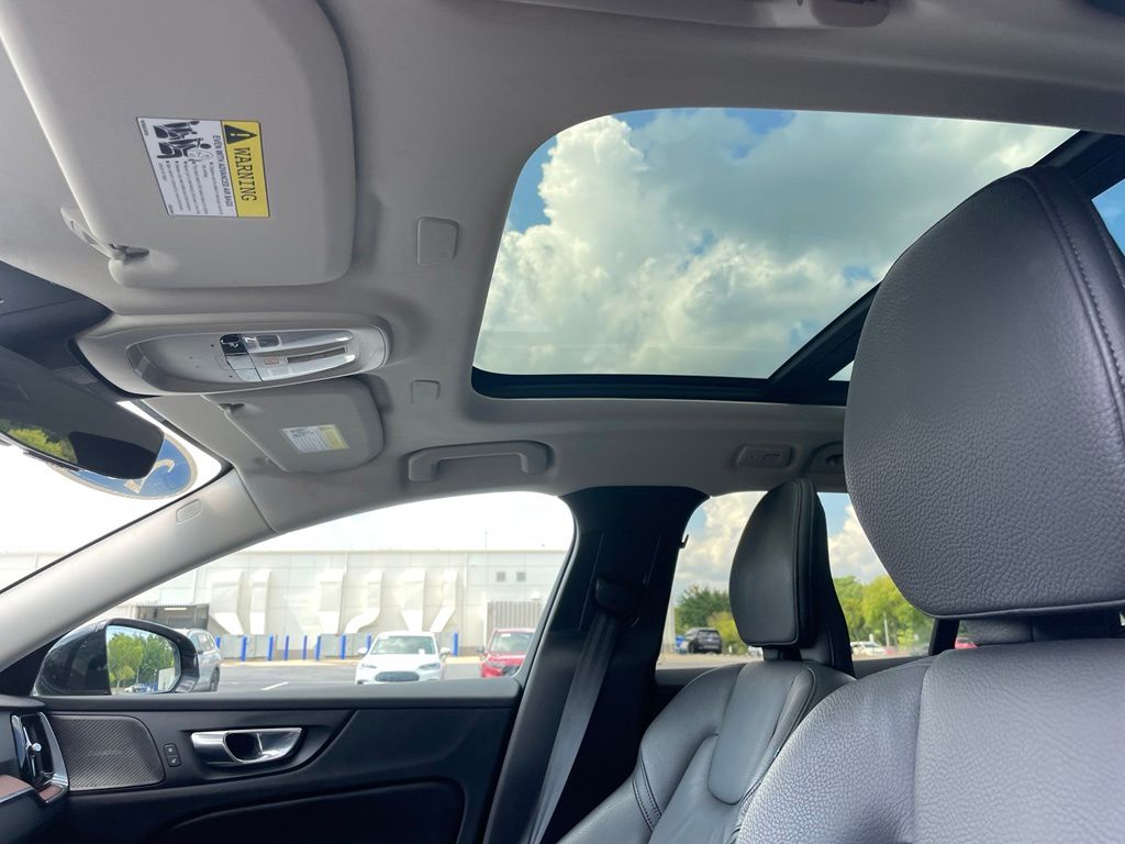 Thumbnail: 2025 Volvo S60 - 27