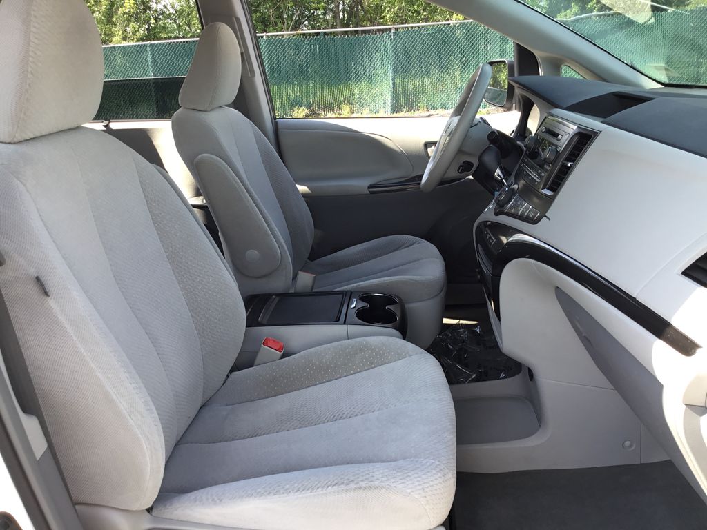 Thumbnail: 2013 Toyota Sienna - 13