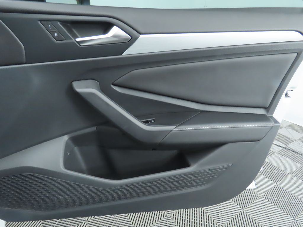 Thumbnail: 2025 Volkswagen Jetta - 25