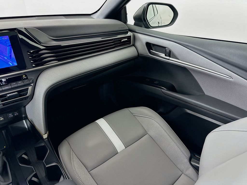 Thumbnail: 2025 Toyota Camry - 22