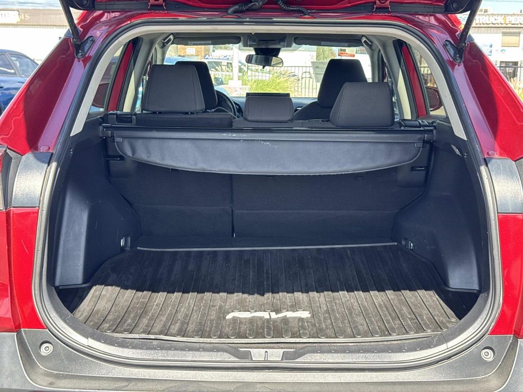 Used 2020 Toyota RAV4 LE 4D Sport Utility